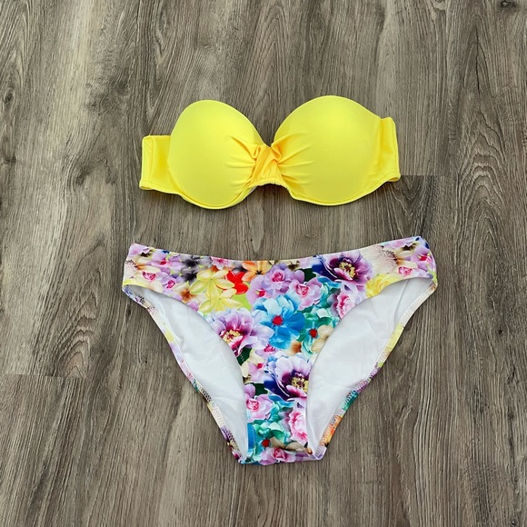 Bikini - Picture 1 of 5